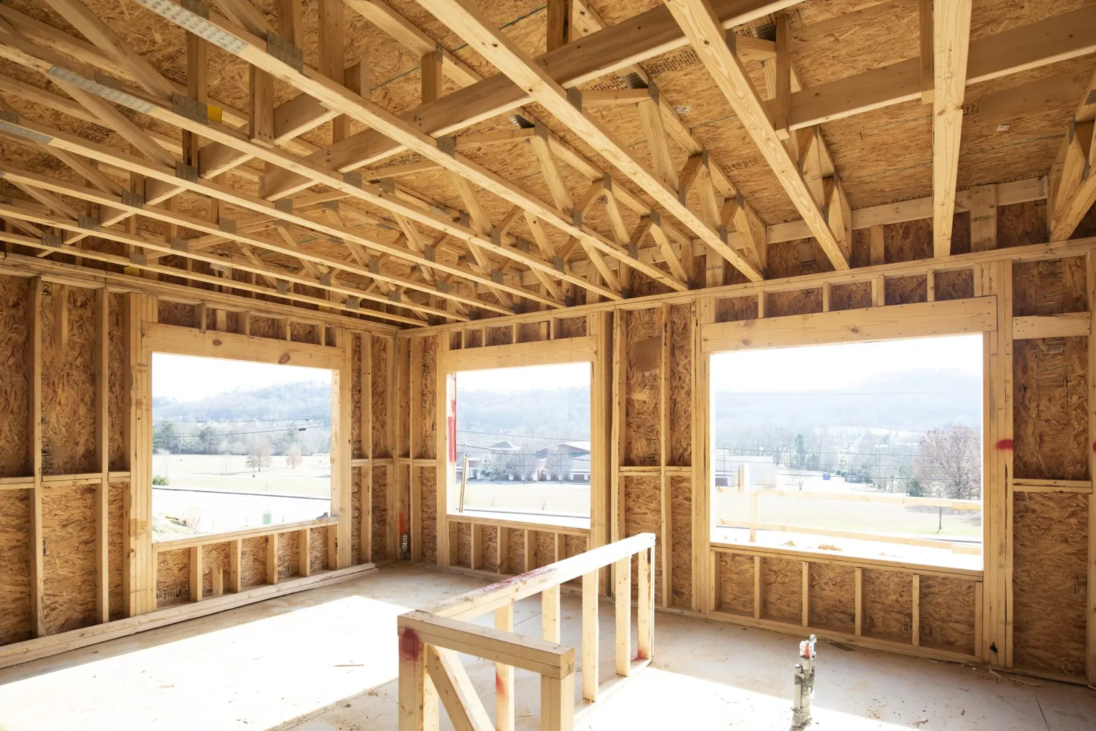 Entrega e aplicação em obra de carpintaria